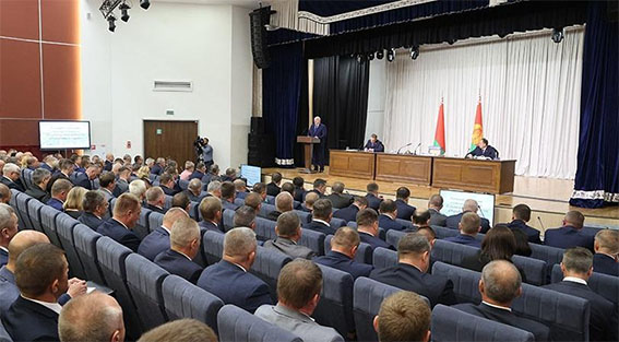 Лукашенко: мы должны показать всем, что у нас есть страна и мы этой страной будем управлять