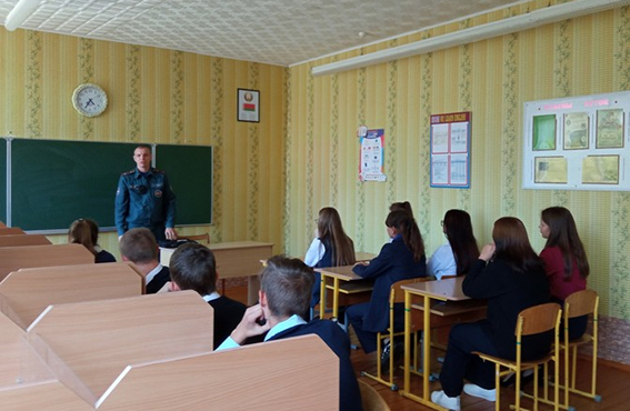 Быховские спасатели провели урок безопасности в Новобыховской средней школе