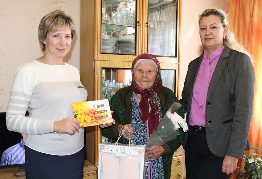 Радушно принимала гостей 95-летняя быховчанка Ефимья Лазакович