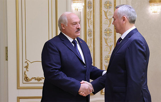 Лукашенко видит огромные возможности для сотрудничества с Новосибирской областью России