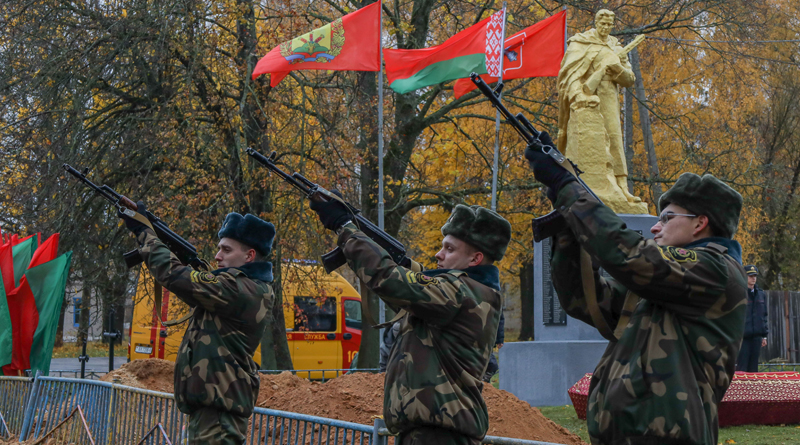 В деревне Никоновичи перезахоронили останки советских воинов  (фото)