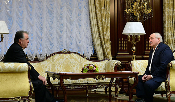 Лукашенко провел встречу с Президентом Таджикистана Рахмоном