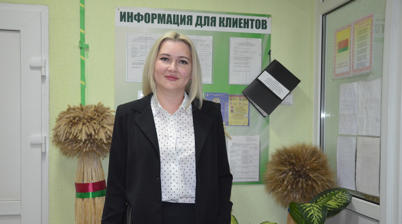 Ведущий агроном Екатерина Савченко обеспечивает защиту растений в Быховском районе
