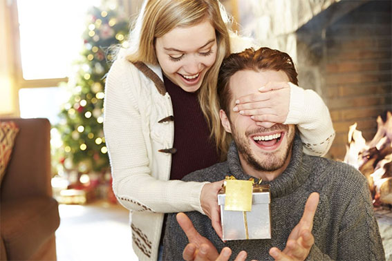 Что не стоит дарить мужу на Новый год