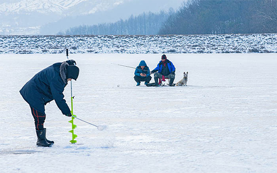Соблюдайте правила безопасности на зимней рыбалке