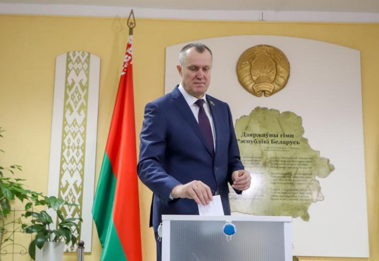 Председатель Могилевского облисполкома Анатолий Исаченко проголосовал на выборах депутатов в Единый день голосования