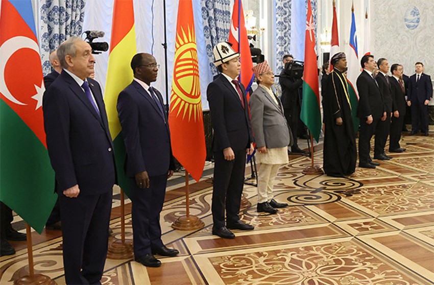 Лукашенко принял верительные грамоты послов восьми зарубежных стран