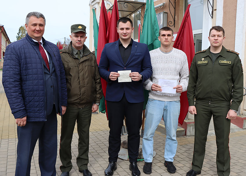 В Быхове будущим защитникам Родины вручили повестки в ряды Вооруженных Сил Республики Беларусь