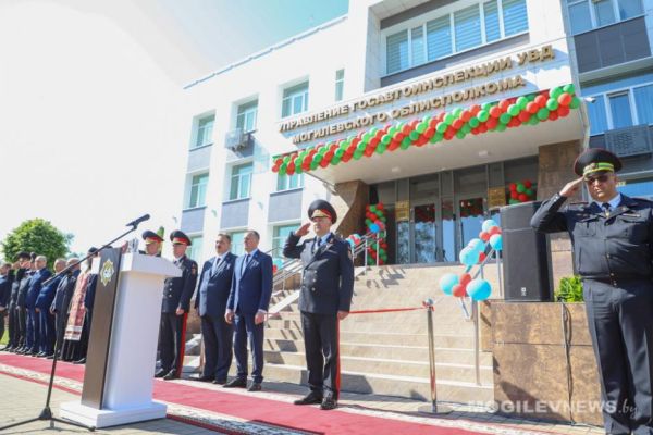 В Могилеве торжественно открыли обновленное административное здание УГАИ УВД Могилевского облисполкома.
