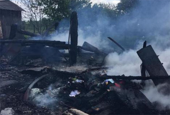 Огонь уничтожил четыре сарая и жилой дом в Быховском районе