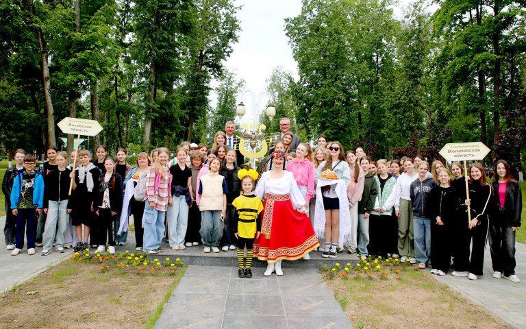 В Климовичах стартовал фестиваль детского творчества «Золотая пчелка»