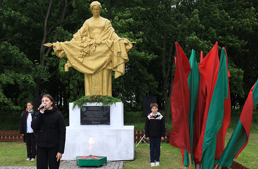 Сегодня в деревне Студенка прошел митинг-реквием, посвященный памяти жертв немецко-фашистских захватчиков