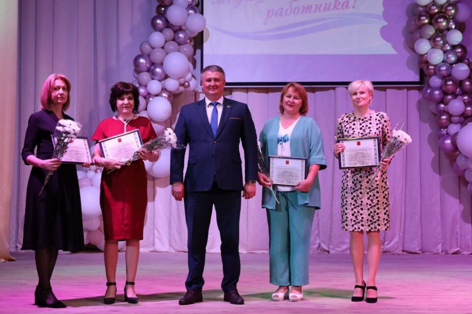 В Быхове состоялся концерт, посвящённый труду и преданности врачей, медсестёр и всех медицинских работников. Фото