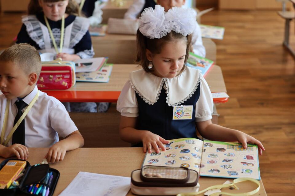 Торжественная линейка, посвященная началу нового учебного года, прошла в средней школе №1.
