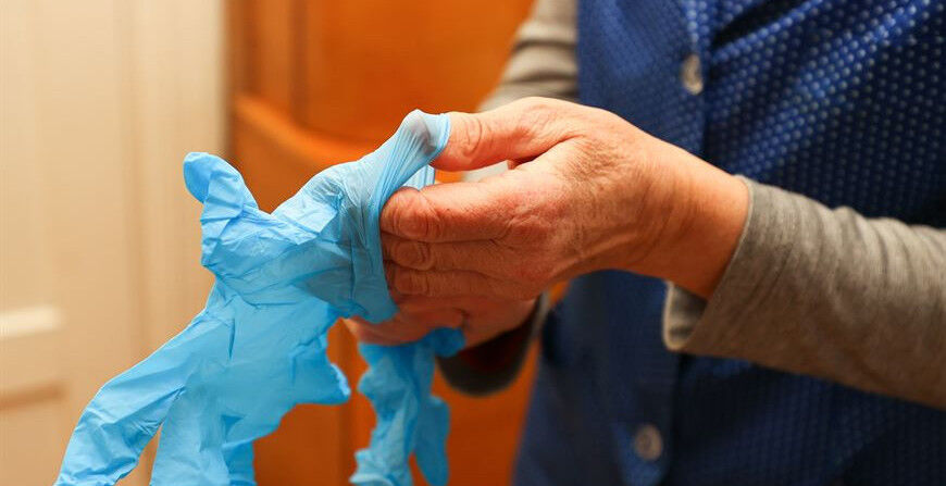 Какие услуги может оказать социальный работник, рассказали в Минтруда