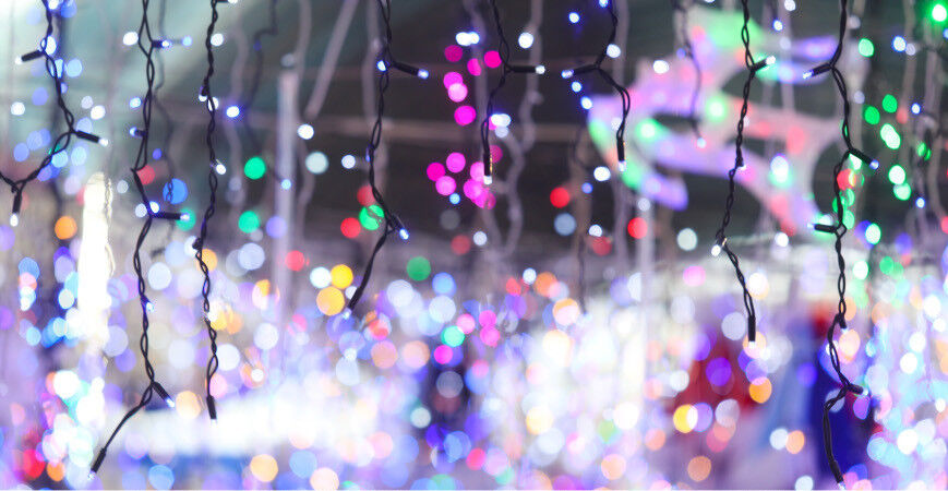 Новогодний декор и безопасность. Госэнергогазнадзор напомнил о риске покупки незаводских гирлянд