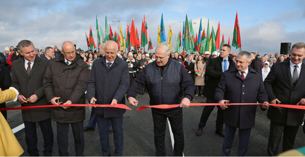 Лукашенко в Мозыре открыл обновленный мост через Припять