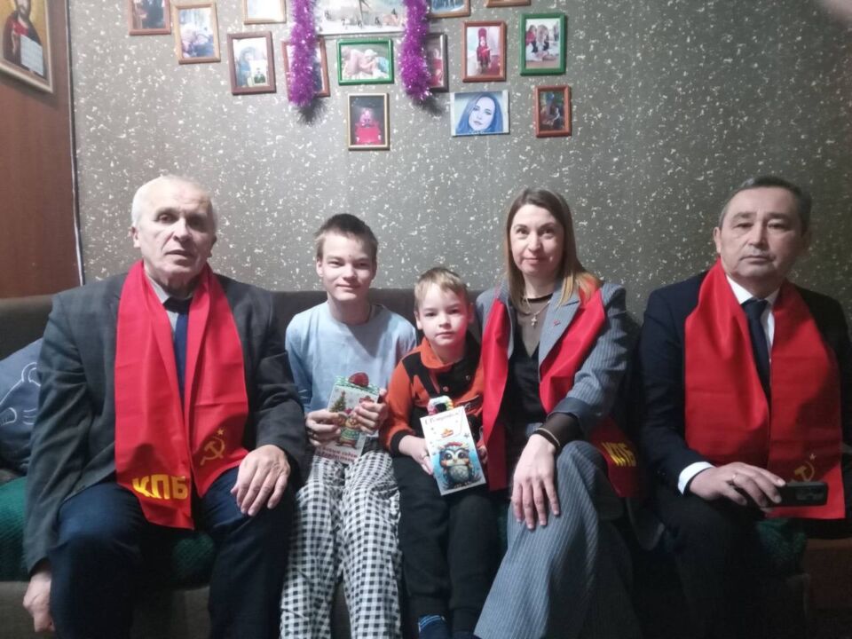 Члены Быховской организации КПБ поздравили детей в рамках акции «Наши дети»