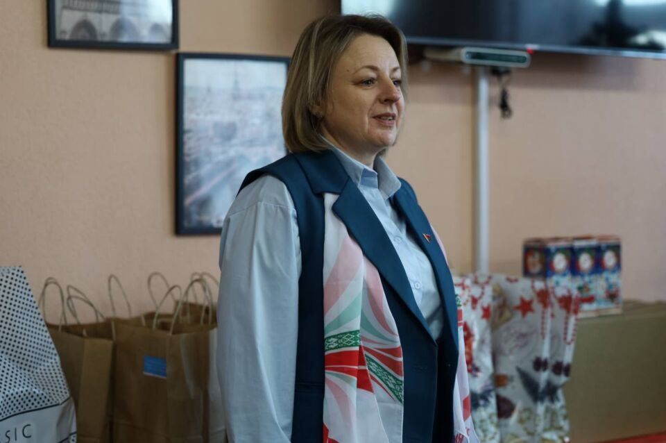 Руководство Быховского района поздравило постояльцев отделения круглосуточного пребывания