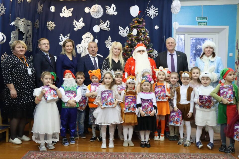 В детском саду №3 г. Быхова прошёл новогодний праздник в рамках акции «Наши дети»