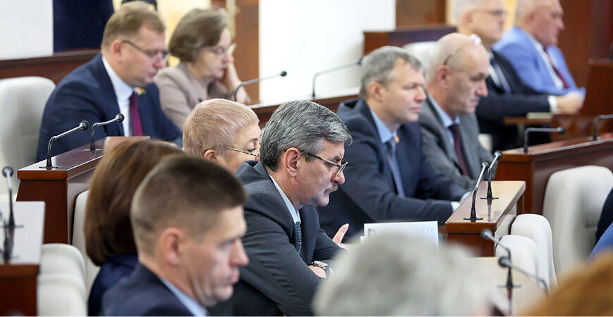 Какие ограничения на выплату пенсии за выслугу лет отменят для работающих госслужащих?