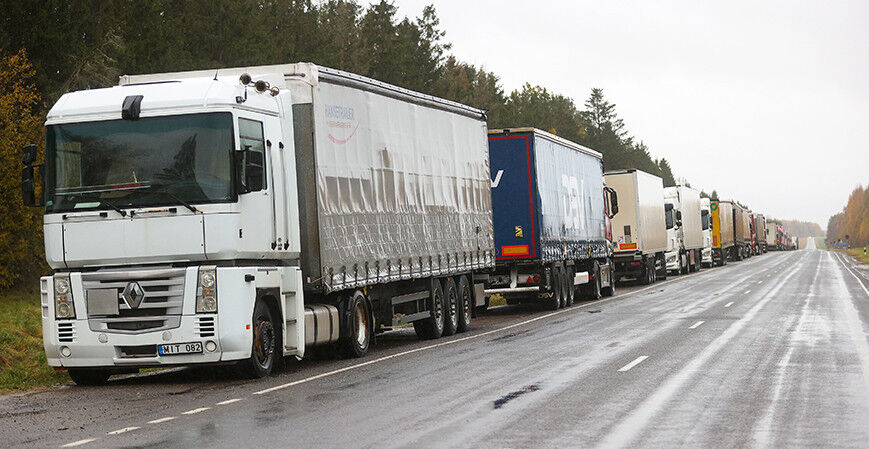 Литовские автоперевозчики требуют от правительства ответа за блокировку фур