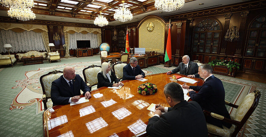 Лукашенко поставил задачи новым главам райисполкомов