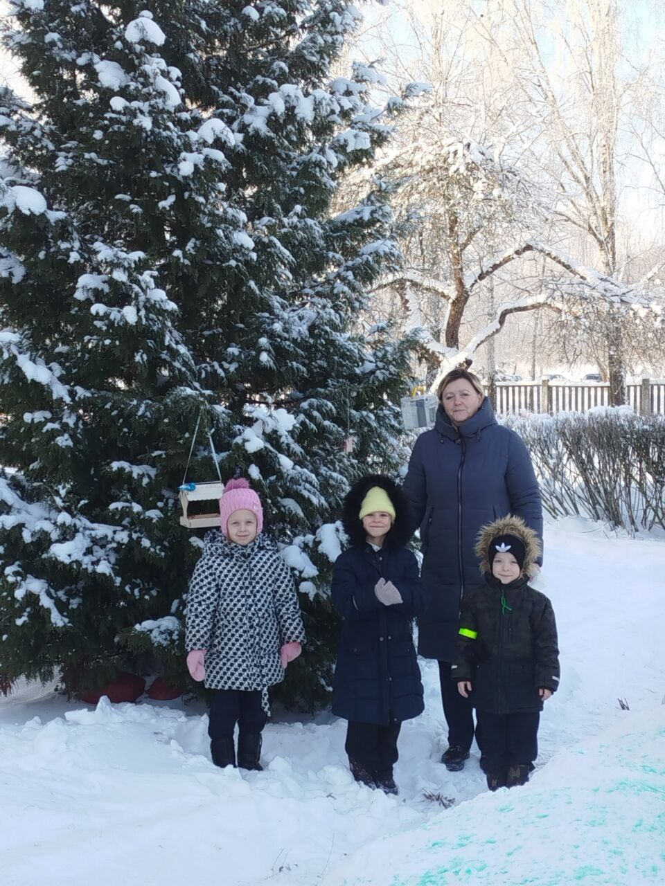 Цена одной семечки: как маленькие быховчане спасают пернатых от больших морозов