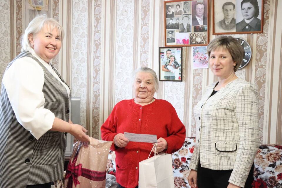 Акция «От всей души» подарила частичку внимания и душевного тепла ветерану труда Марии Шпаковской