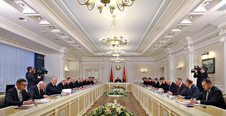 Лукашенко раскритиковал губернаторов за рост падежа скота: «Или вы меня не слышите, или устали»