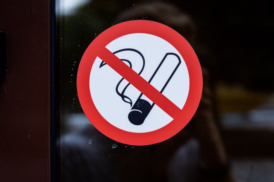 Пожизненный запрет введут в Великобритании на покупку сигарет для родившихся после 2008 года