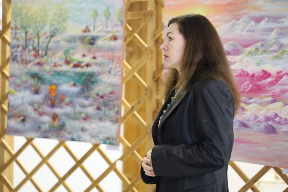 Художница из Быхова Ольга Лапунова презентовала землякам выставку «За гранью реальности». Фото+Видео