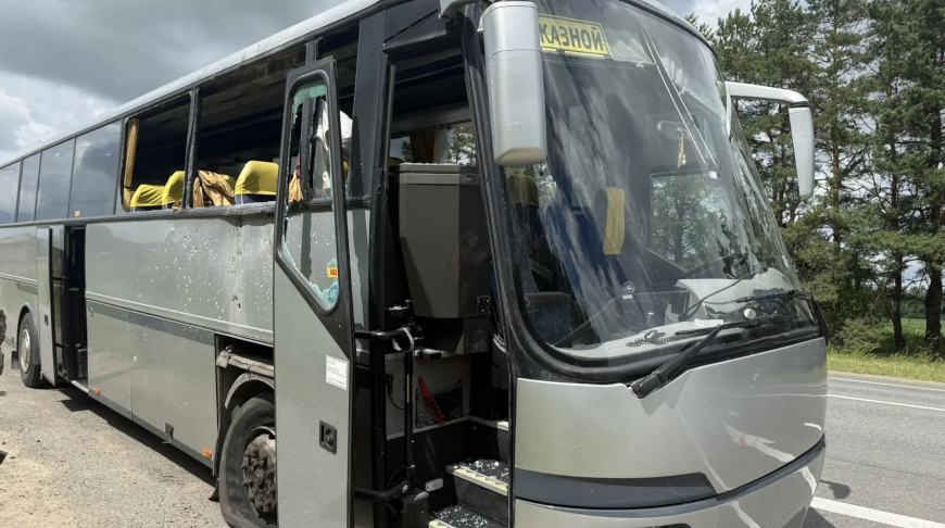 Атака БПЛА на автобус с детьми: помощь пострадавшим в Брянской области