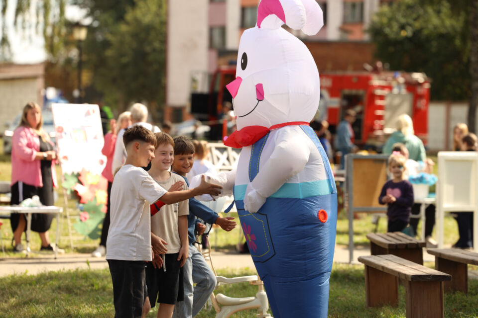 Школьный фестиваль собрал сотни жителей Быхова в городском парке