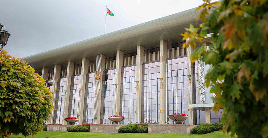 Уборка зерна в Беларуси завершена на 99,8% — доложил Горлов
