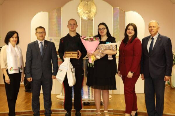 «Бацькава кашуля» вручена семье Брилевых