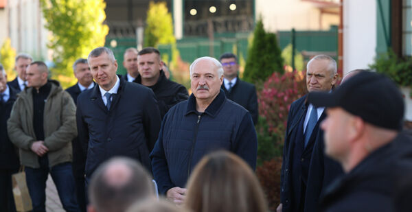 Лукашенко: в Беларуси не отойдут от политики поддержки многодетных семей
