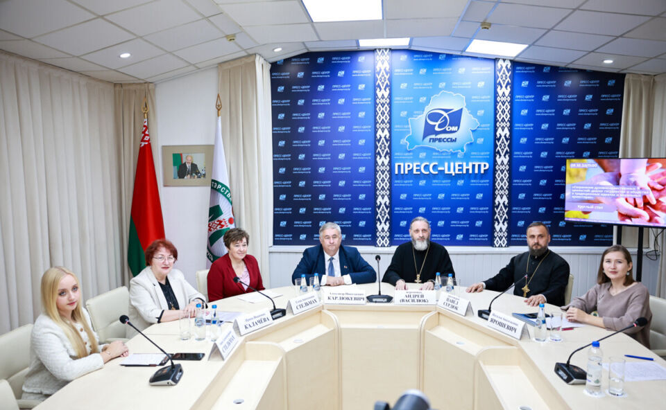 В Беларуси стартует акция «Я и моя семья — без сквернословия»