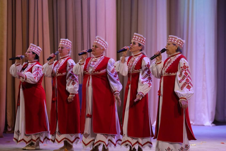 Концерт-поздравление «Славим годы золотые», посвященный Дню пожилых людей, прошел в Быхове. ФОТО